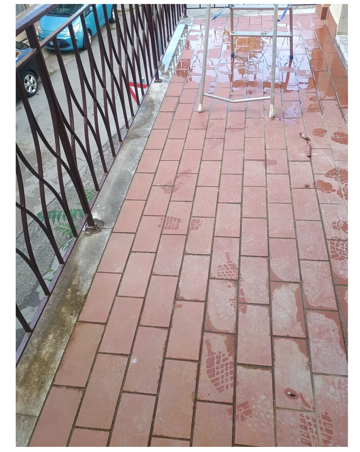 Terrazzo in cotto opaco e macchiato prima del trattamento - CIACO Pulizie Professionali Melfi
